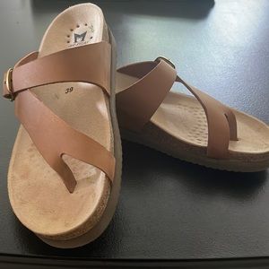 Mephisto helen sandal. Beige size 39 Only worn twice
